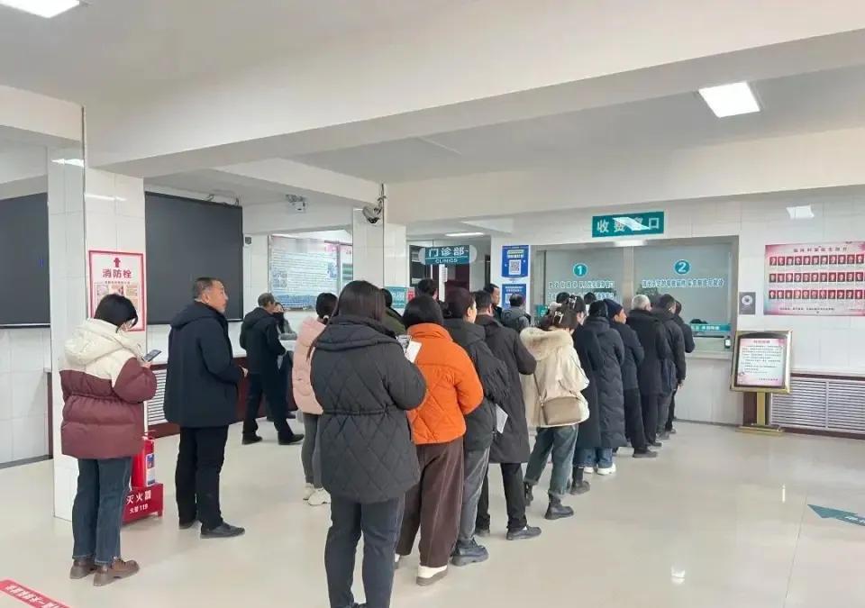 老伴右下腹痛，已经持续好几天了。我在网上查了查，怀疑可能是阑尾炎，也有可能是附件