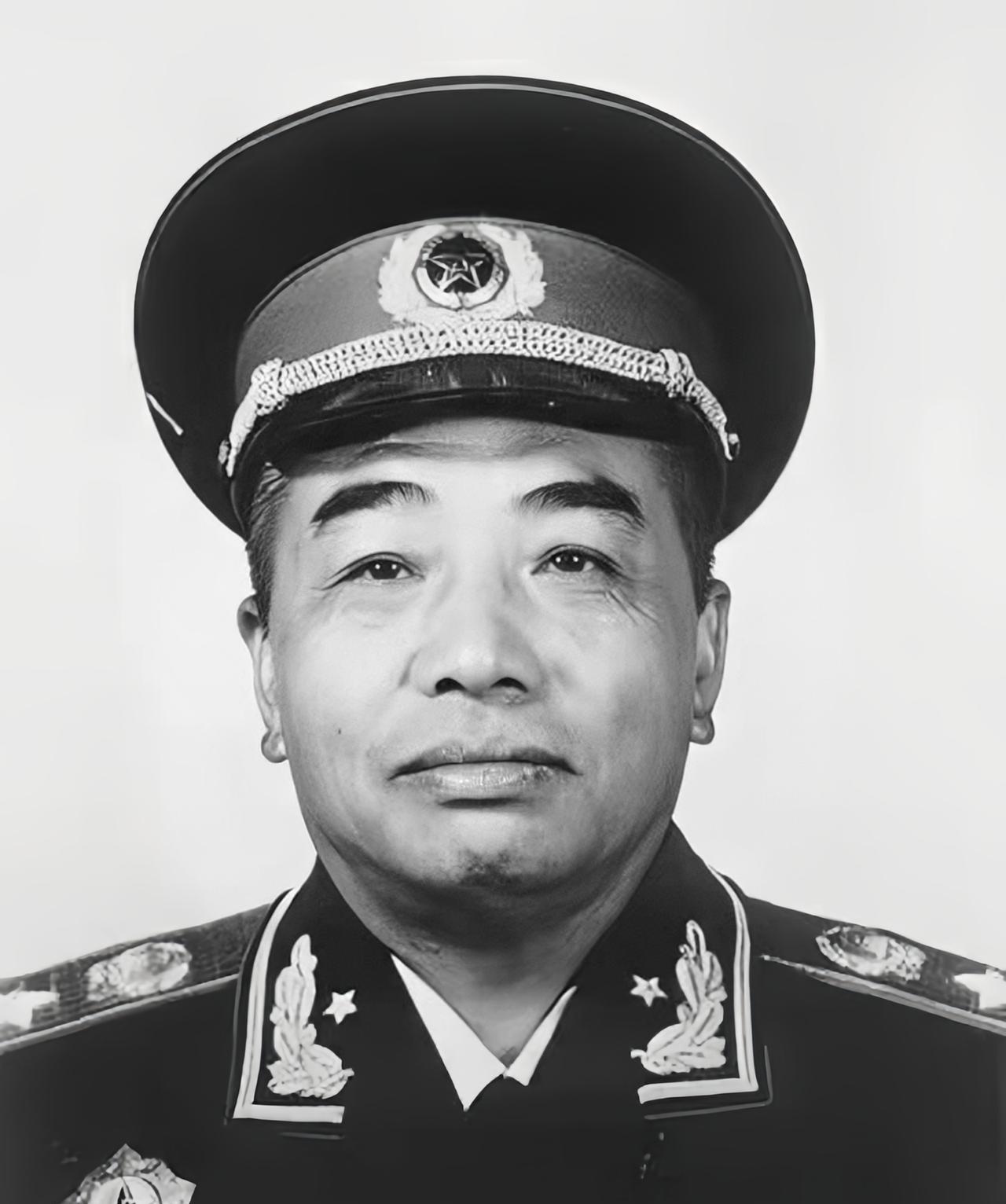 彭德怀当了国防部长，有一次开会碰见阎揆要中将，问他怎么总不见你？阎揆要曾是第一野