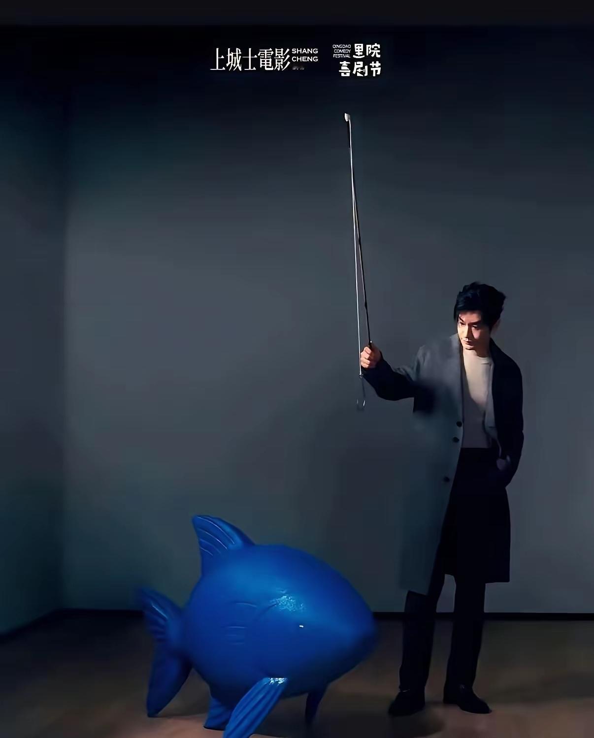 黄晓明自从晒出这张照片之后，倒霉透了，人设崩塌，电影空坐，即使各路大咖齐助阵，把