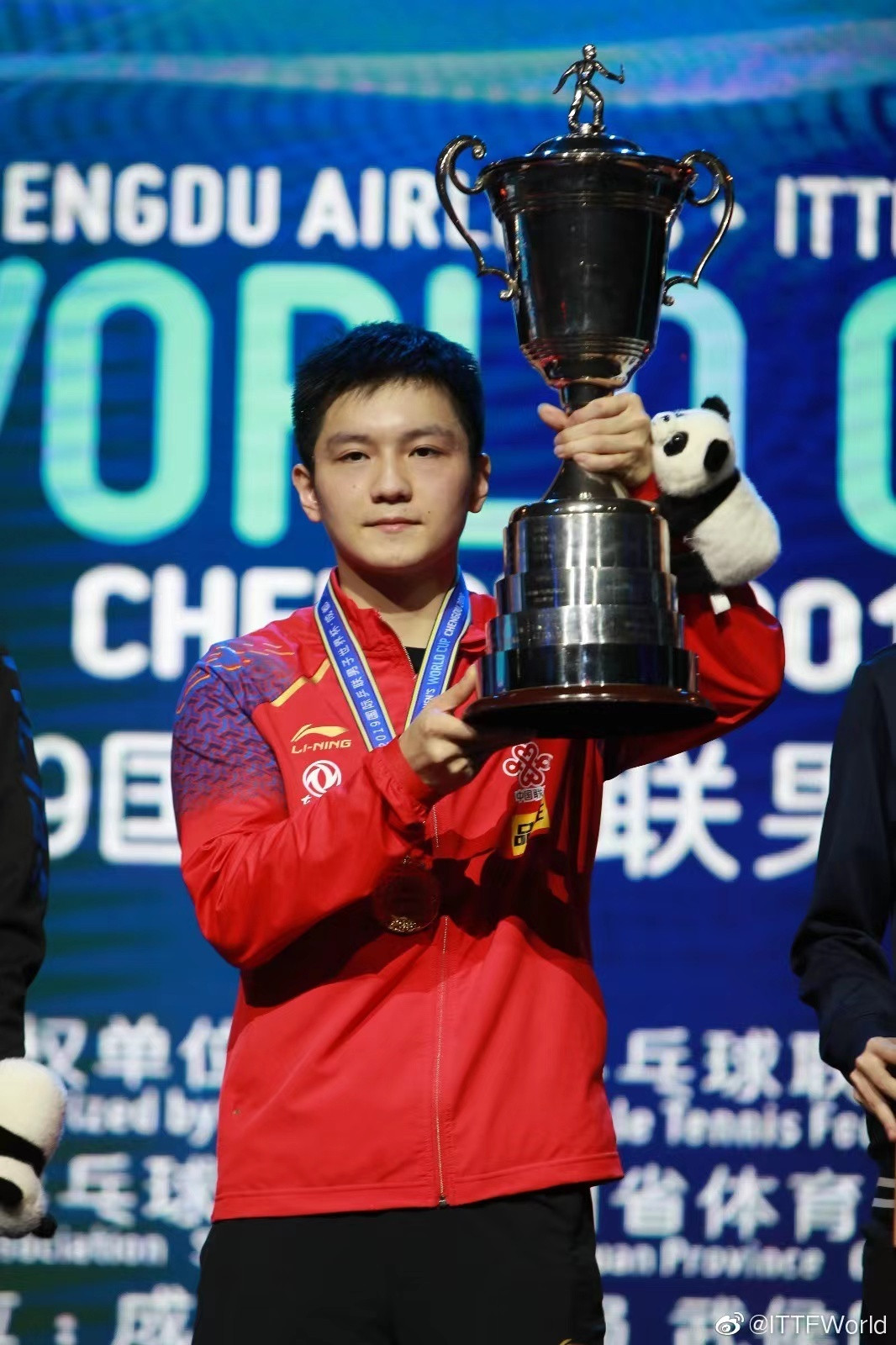 国际乒联回顾樊振东世界杯四冠王四冠王不是唯一，但是超级金满贯是唯一！！！