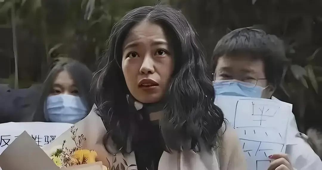 朱军被弦子指控性骚扰，法院判了证据不足，他赢了官司却丢了话筒。四年官司打完，我