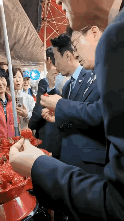 从外观看，这个草莓，是真的有点好看。