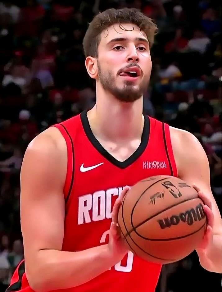 同样是职业生涯的第5个赛季！坎宁安：目前总共得到（4944分）。杰伦格林：目