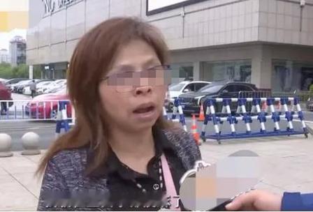 懵了！杭州女子戴金手镯做核磁共振，听医生说纯金无碍，进机器镯子疯狂震动震得手腕发