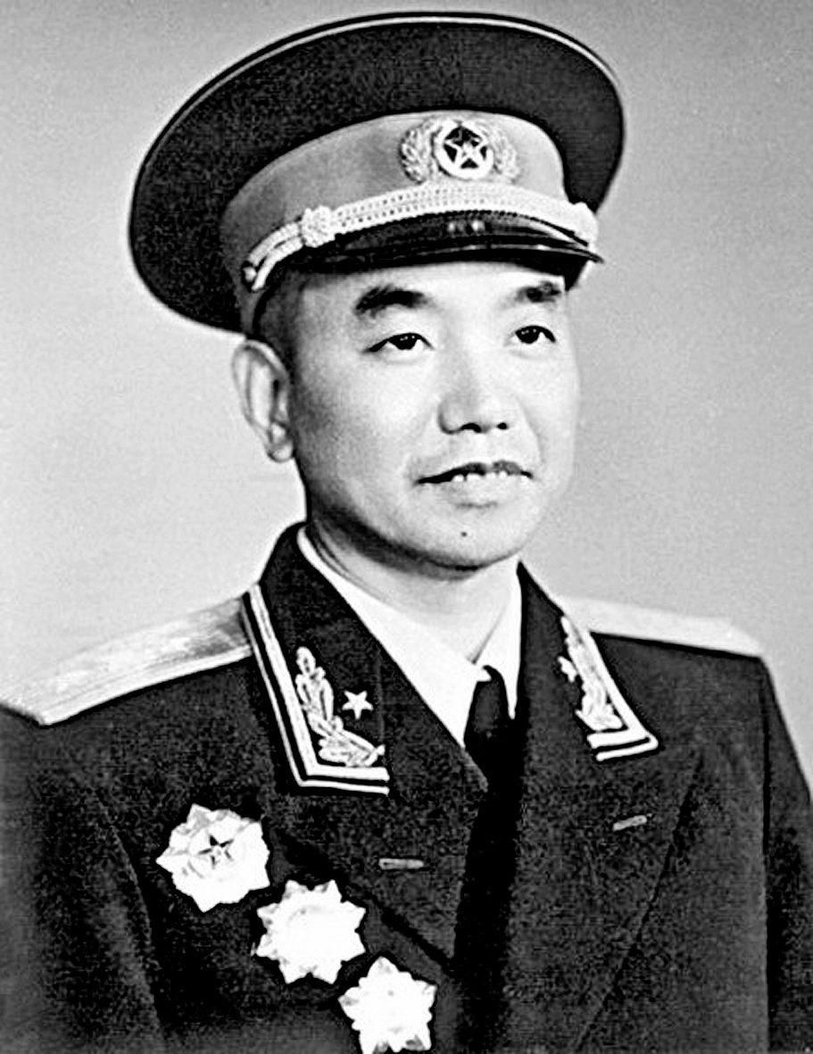 1931年，一个红军师长走进战俘营，翻开名单，手指突然停住——他愣在那里，足