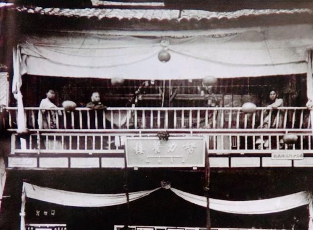 1950年，3名军人到成都三桥南街某餐馆吃饭，进门之后只点了一菜一汤，可老板娘听