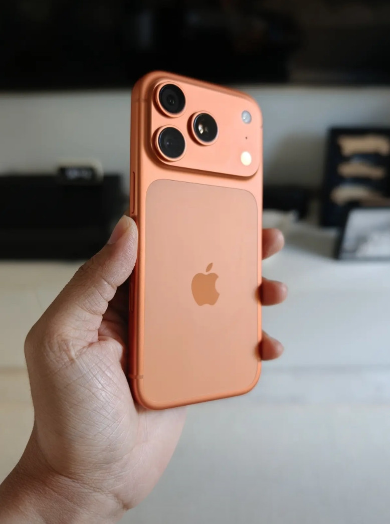 iPhone17Pro的散热提升巨大整个内部架构更换，主板位置上移，V