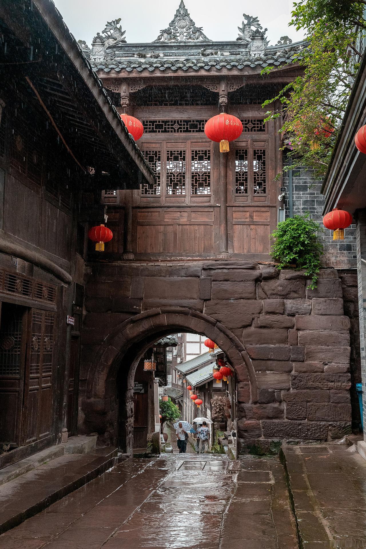 成都1.5小时，山里免费古镇夏天24℃💡一句话答案：我以为古镇都一样，