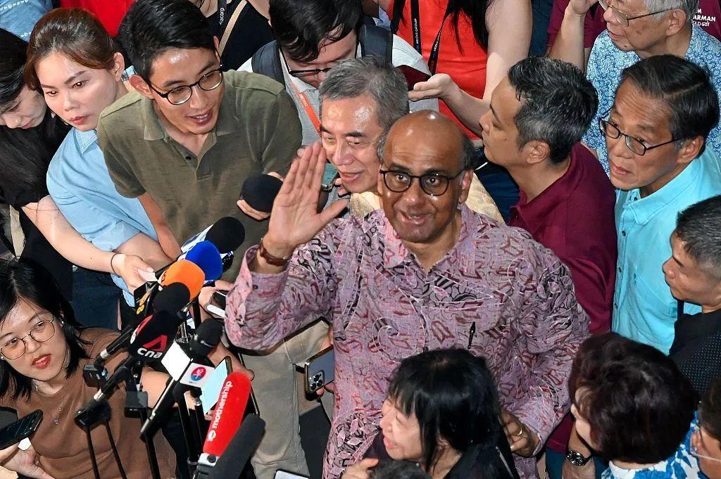 一张恶搞新加坡国旗再次引爆“印家坡”争论，新加坡火速全网封禁，反手扣帽子说来自“