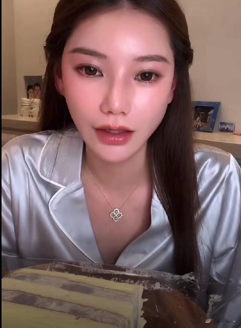 马筱梅元旦给阿姨保姆发红包这事，我怎么越看越觉得有点刻意？作为汪小菲老婆，家