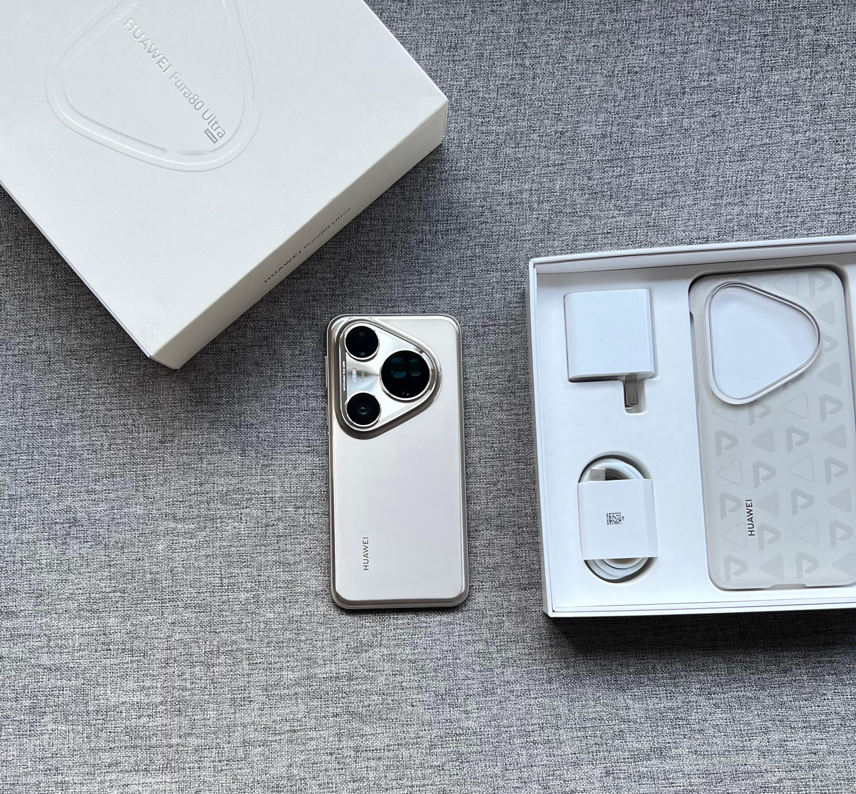 华为Pura80Ultra16+1TB鎏光金，屏幕仅边框细小划痕，外壳细小