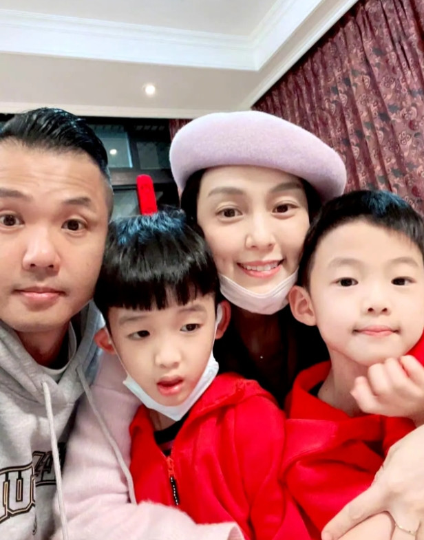 小S说的好听，那她怎么不让自己三个女儿去陈建州家玩“益智游戏”？陈建州还是小