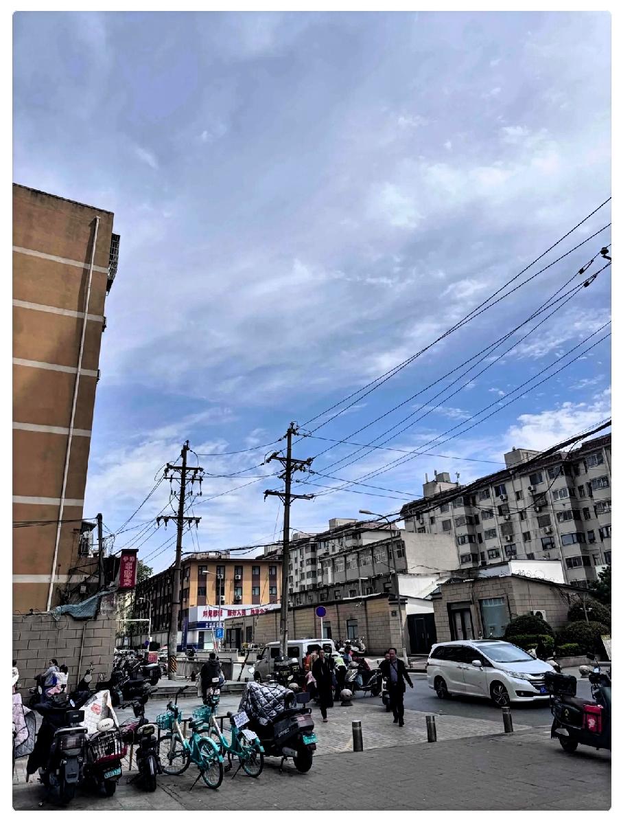 有些大龄女生真的太固执了。我们公司有一位女生，今年都34岁了，学历、自身条件、