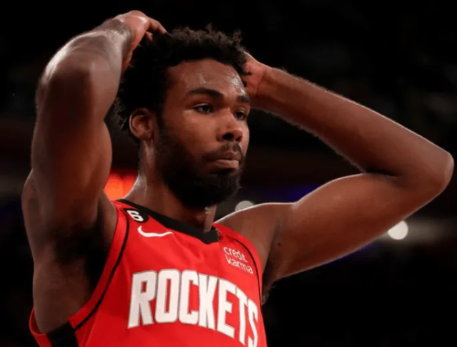 火箭官方今日公布球队明日与公牛比赛伤病报告。塔里-伊森因右脚踝扭伤，明日将继续