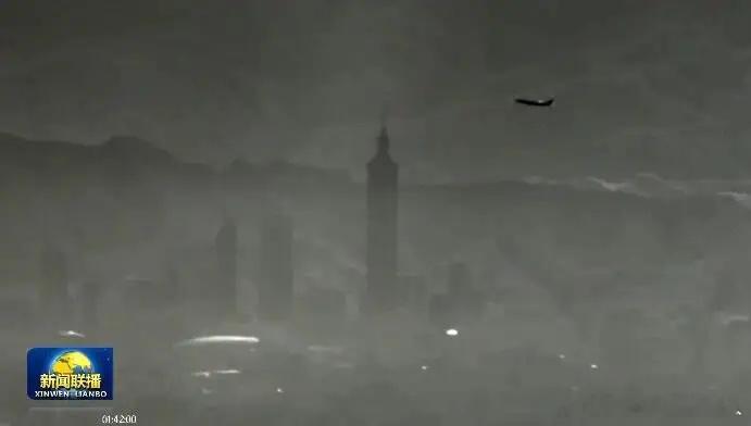 第一张是环台军演中某型无人机拍摄的照，第二张是东部战区发的完整图