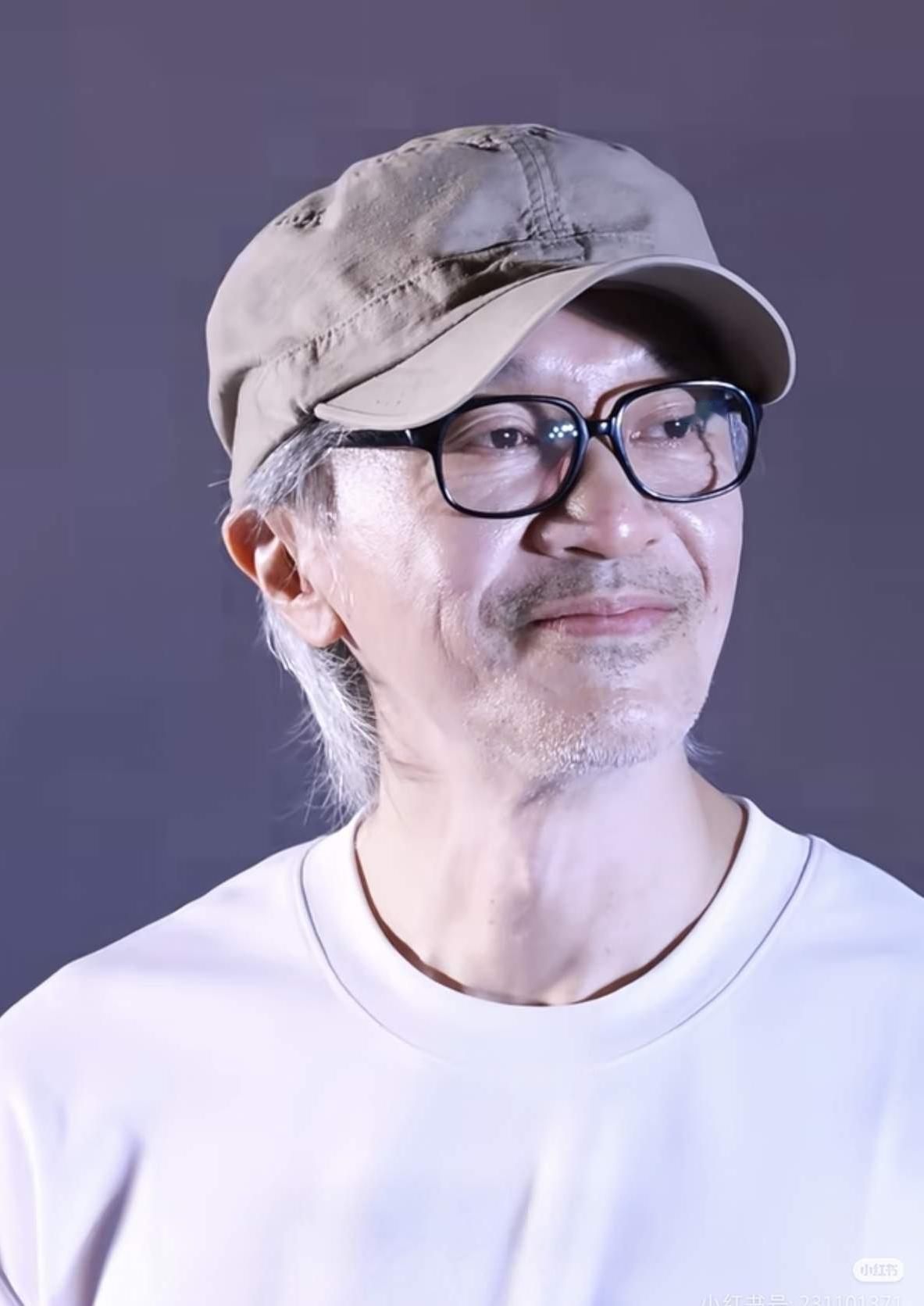 周星驰在圈内大家都承认他的水平和地位，所以有了“星爷”的称呼，而且是在周星驰比较