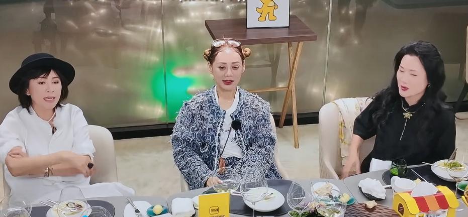 刘晓庆看来还是比较喜欢第二季的《一路繁花》，她甚至还建议接着拍第三季。因为第二季