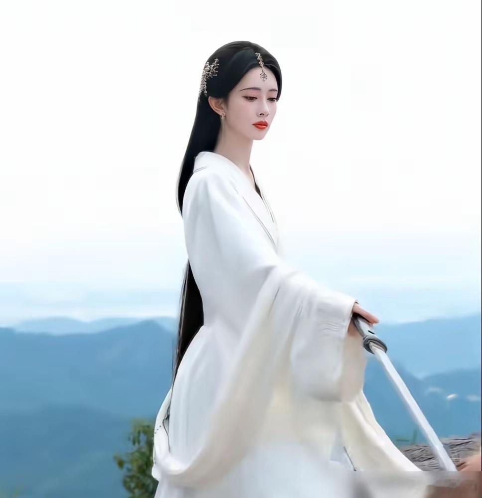 《百花杀》的选角，挺有意思。有人觉得，男主何与，像短剧咖，撑不起大女主孟子义。