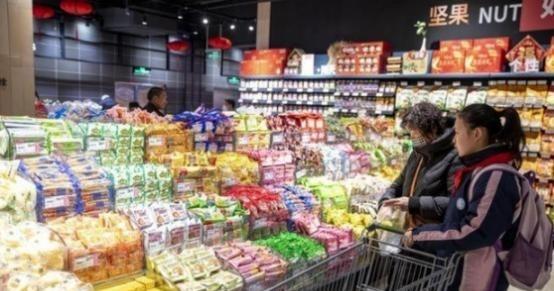 为什么我们14亿人，消费却干不过美国3亿人？问题真不在人多不多，也不在赚得高不高