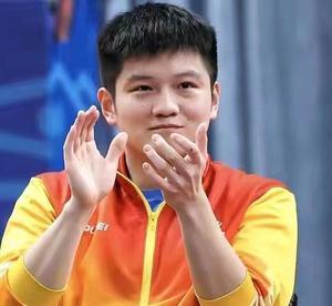 记忆中这次多哈赛是王曼昱首次扛1号签位大旗吧？首战出局的结果让不少球迷捏了把汗，