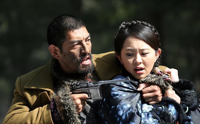 1950年，我军在甘肃逮捕一女匪首，竟是失散14年的红军排长。当战士们将她