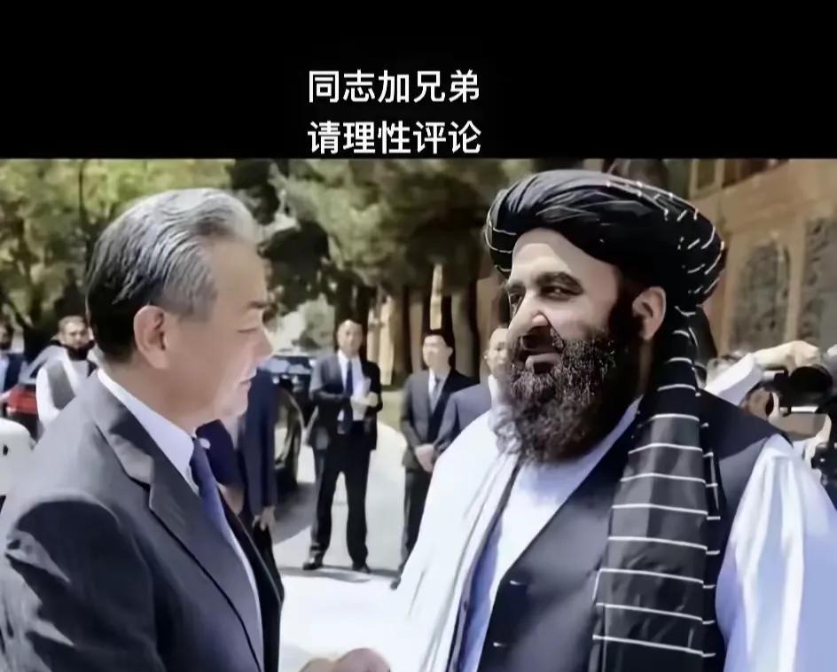 网友辣评:天生有向下社交的谦卑，而缺乏向上社交的自信。