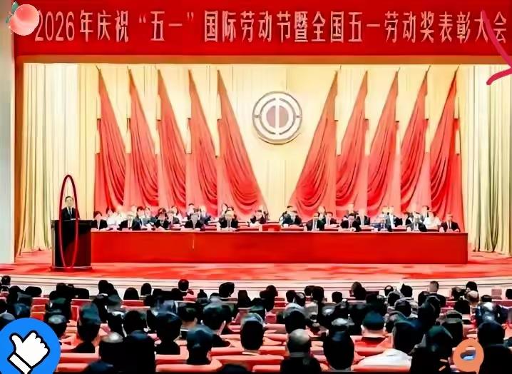 今年五一劳模名单一出，网上争议直接炸了锅。很多人下意识嘲讽，觉得这份荣誉早已