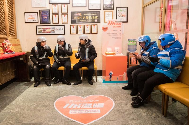 代驾某企业老总酒后叫了代驾，代驾过来后，发现老总后备箱里满满的东西，他骑的车放