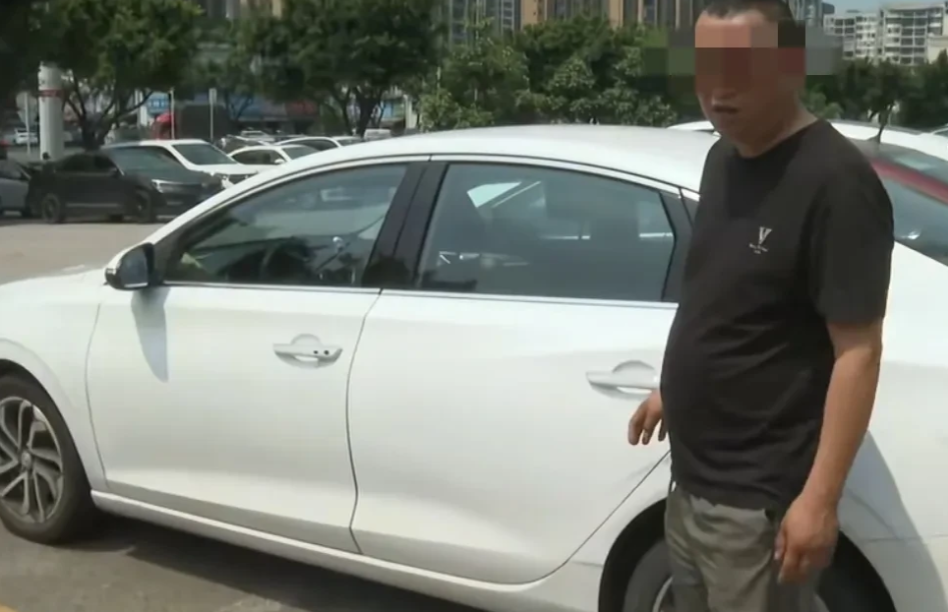 重庆，朋友介绍男子去开车，说每天出车8-10个小时，保底每月有8700元，他想着