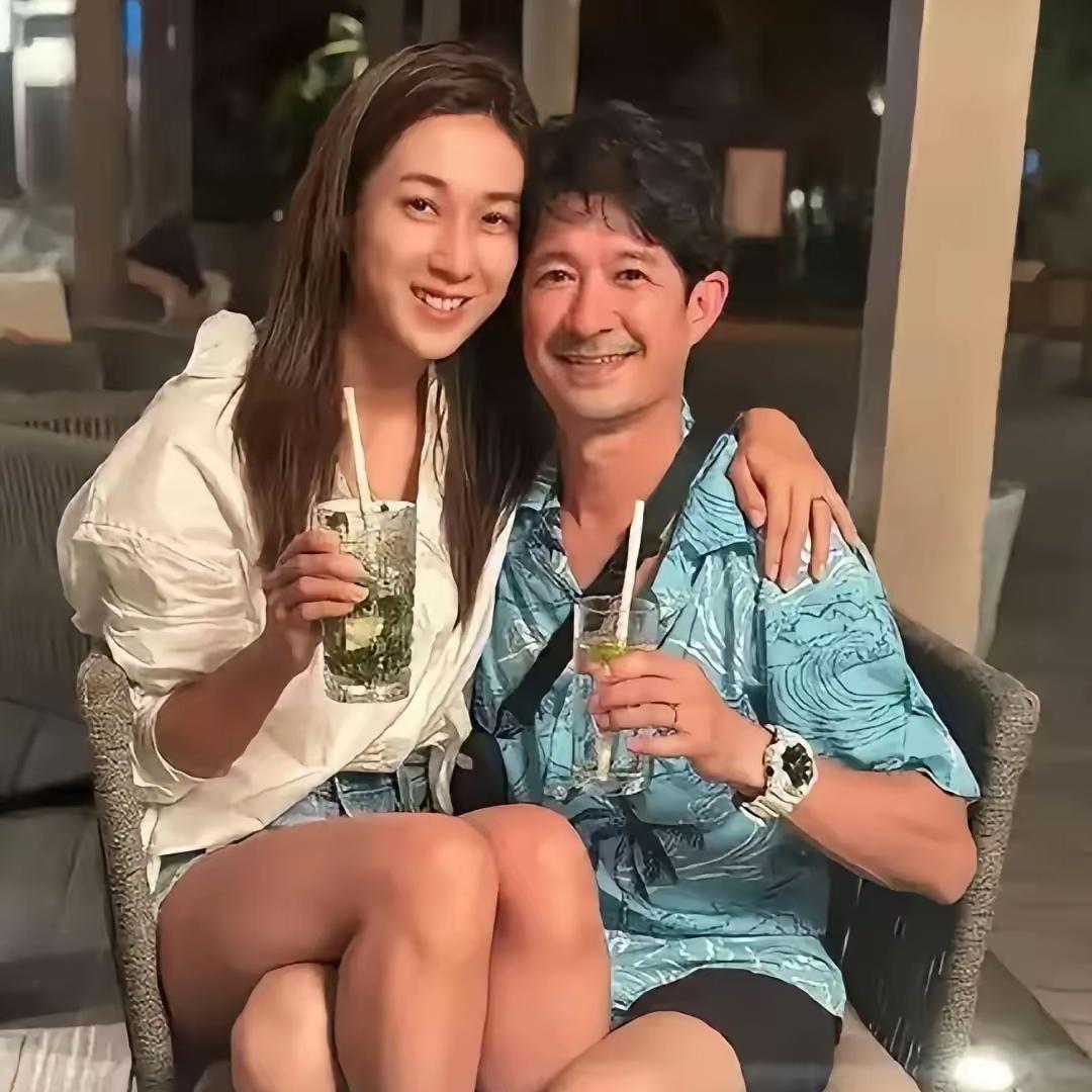 钟嘉欣要离婚的消息和大S突然去世消息有一拼，简直太突然了。明明前一秒还是合家欢