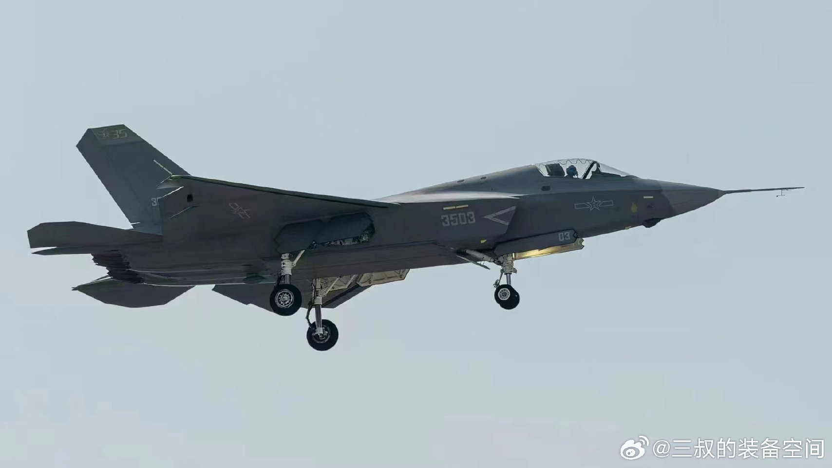 据称J35和J35A都已小批量服役，几个月后将正式公布[鼓掌]东大是继美国后世