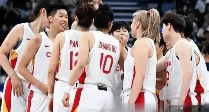 最新的中国女篮16人身高一览**后卫线（4人）**-**杨力维**（