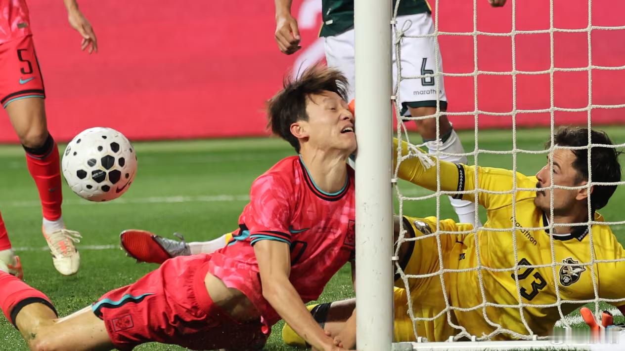 比赛已经过去两天了，而韩国球迷还在感谢玻利维亚门将比斯卡拉。开场不久，韩国队开出