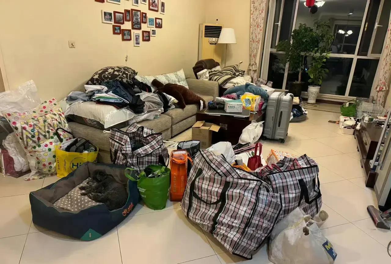 亲戚的高中陪读生涯结束了，站在租住了三年的小区，感慨万千。这三年，经济账一算惊