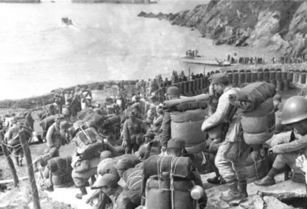 1947年，国军少校被俘，连长正要审问，国军少校却说：“你的级别太低，不用知道太