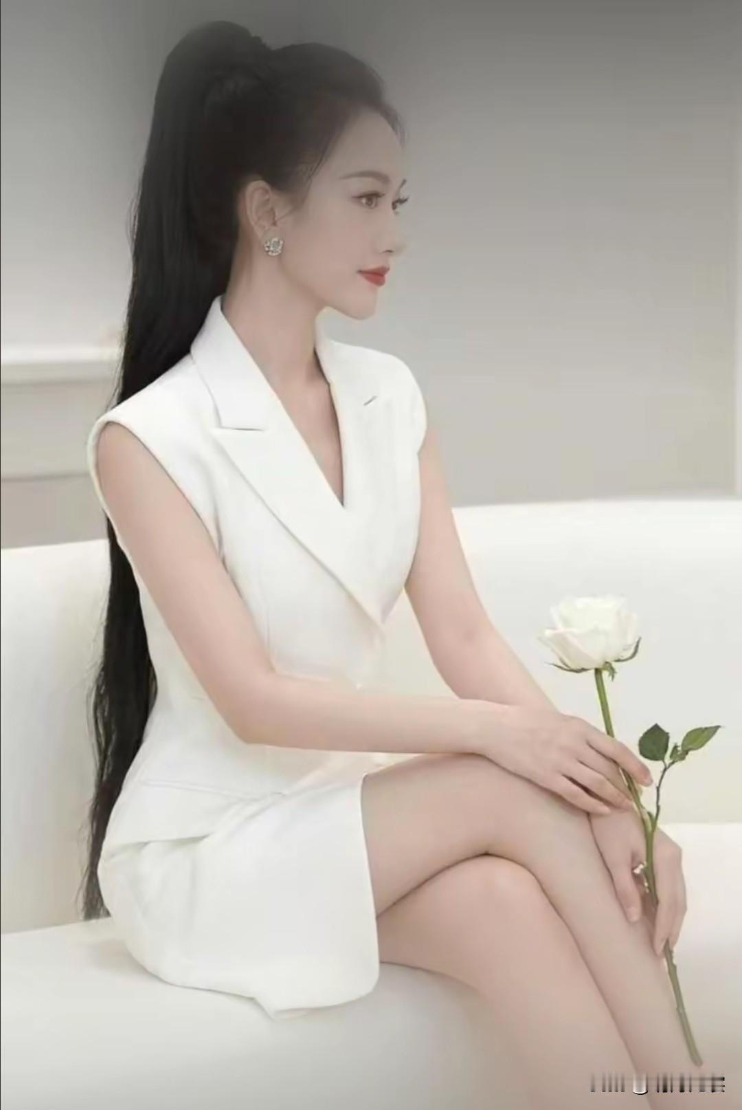 优雅白裙，静谧玫瑰，岁月静好。