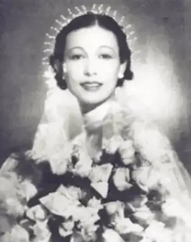 1943年，郭婉莹难产住院，可他的丈夫却在寡妇家过夜。出院后，郭婉莹梳洗打扮一番