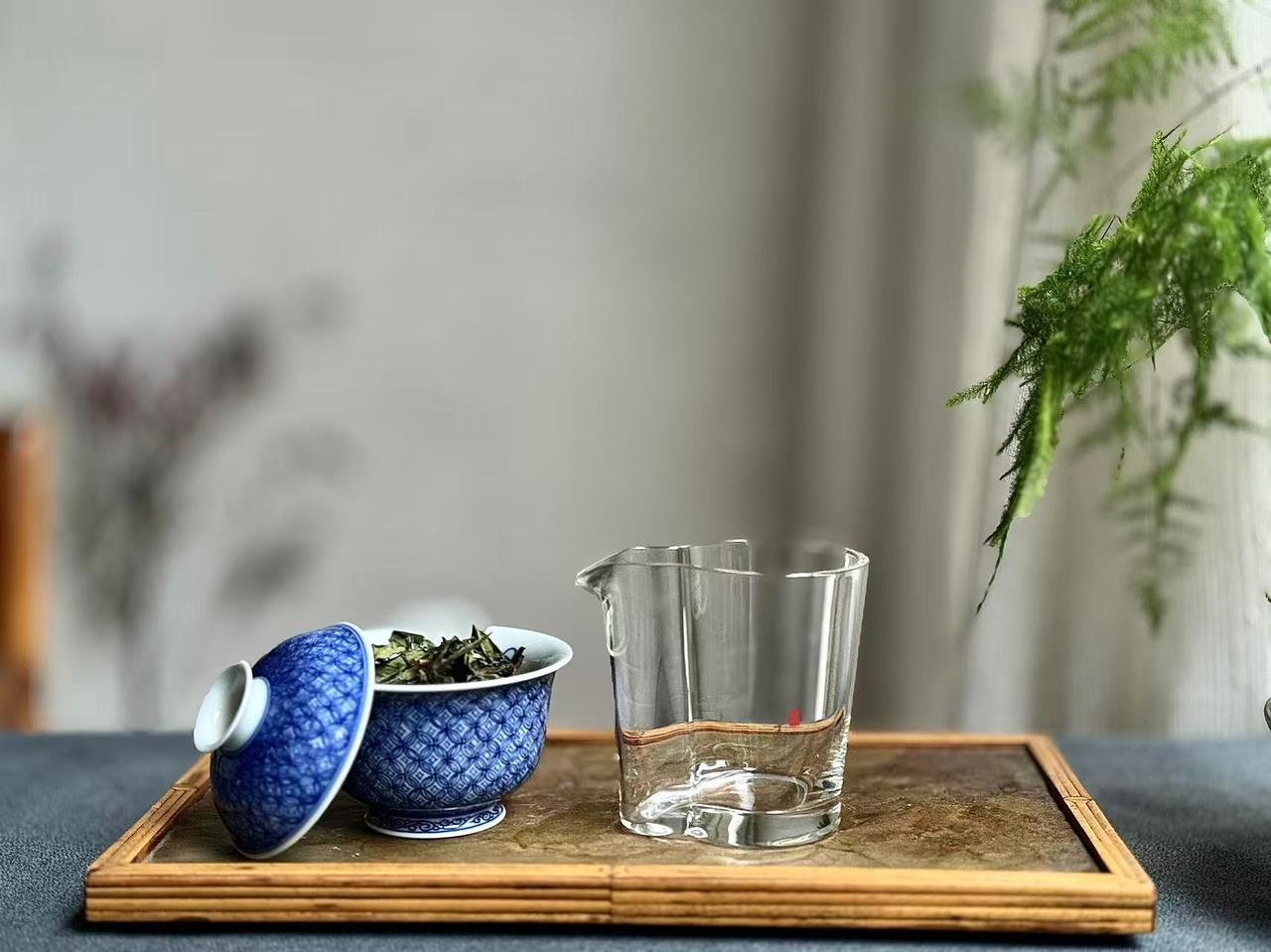 隔年茶到底是宝贝还是垃圾？具体情况，具体分析。茶叶的种类不同，保质期存在较大