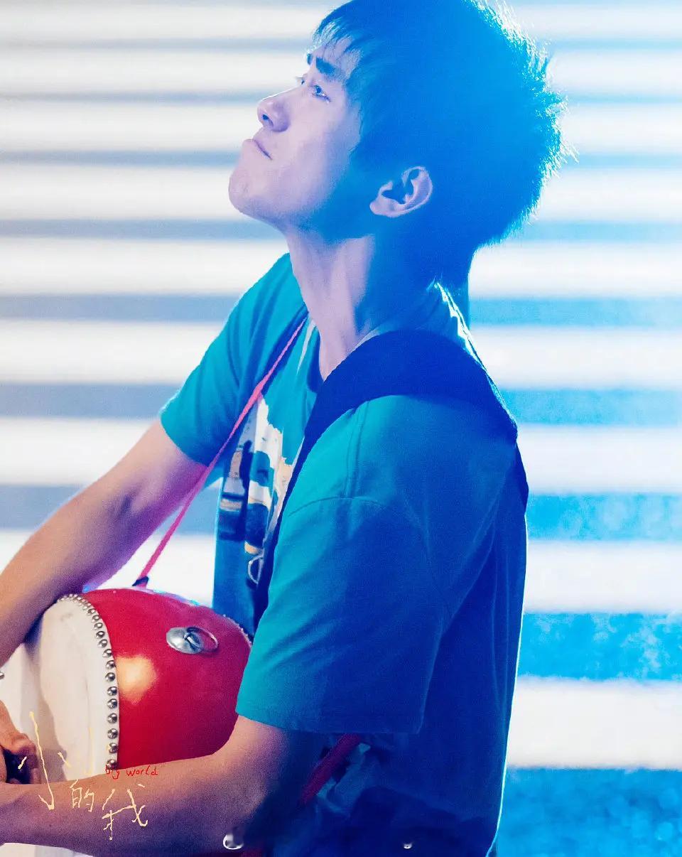 个人押一下觉得金鸡奖会拿奖的名单：最佳男主角：易烊千玺《小小的我》最佳女主角：咏