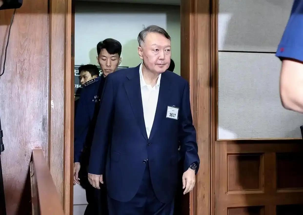 韩国前总统尹锡悦逃过了死刑。今年1月13日，韩国负责调查紧急戒严事件的特别检察组