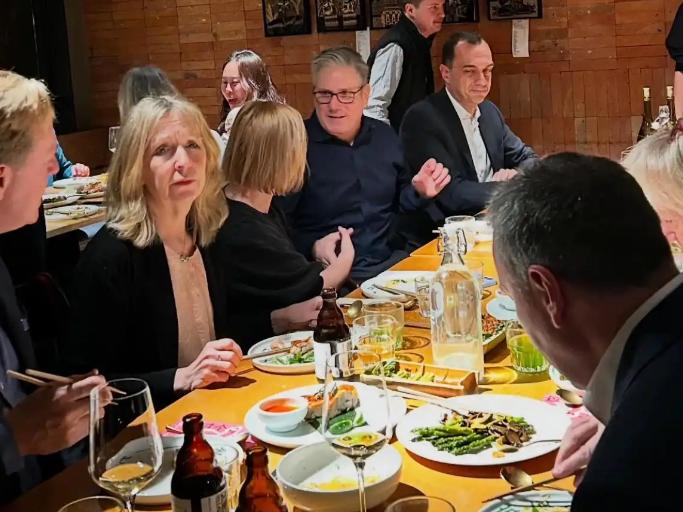 英国使团140多人竟然全都会用筷子！这才是真正的文明！而且准备了刀子和叉子，