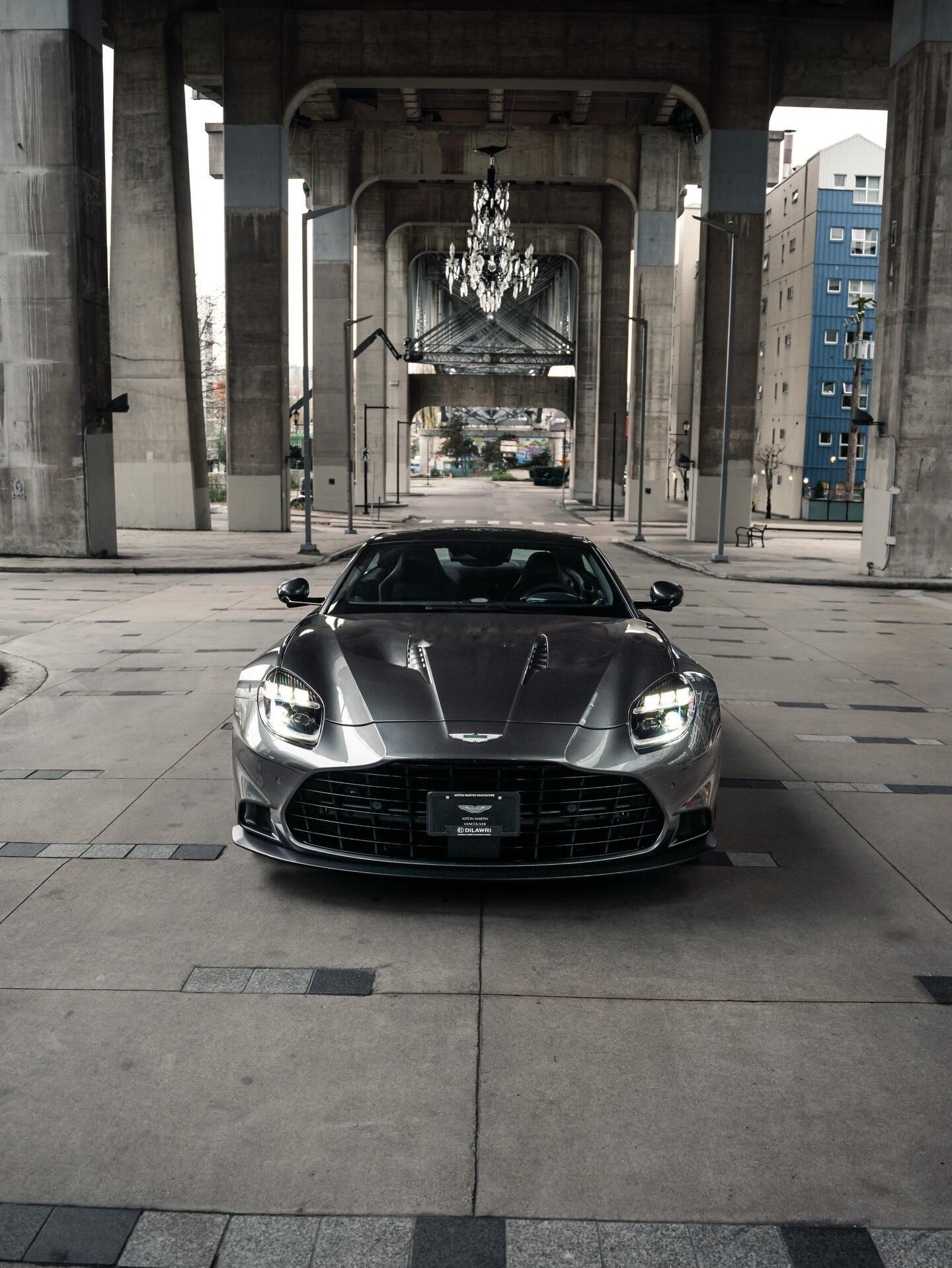 阿斯顿马丁|黑色Vanquish实在是太帅了。阿斯顿马丁