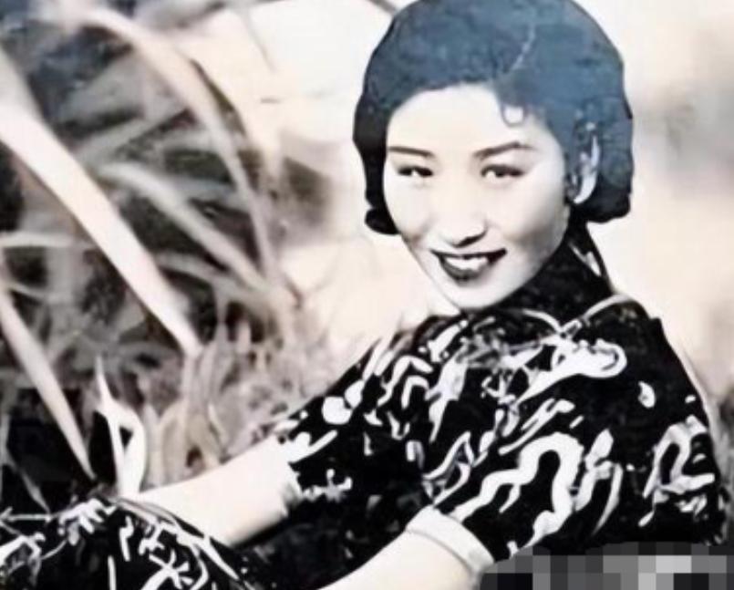 1933年11月的一天，李士群的娇妻叶吉卿孤身一人私会了大特务徐恩曾，她身穿旗袍