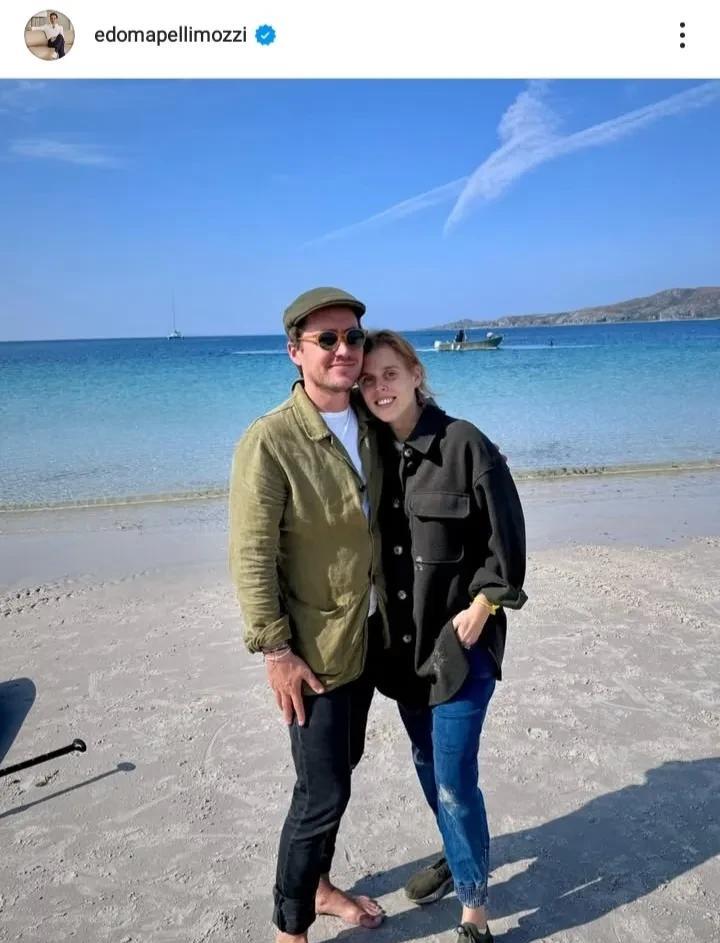 碧翠丝公主结婚5周年，她的老公爱德华多·马佩利·莫齐发了一张合照庆祝，并写道“祝