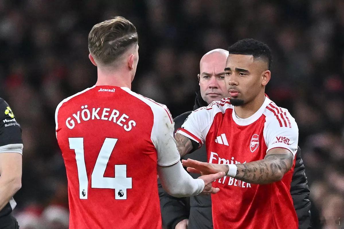 阿森纳别的队都放假了，阿森纳和水晶宫不行，他们要在明晚踢联赛杯1/4决赛。联赛