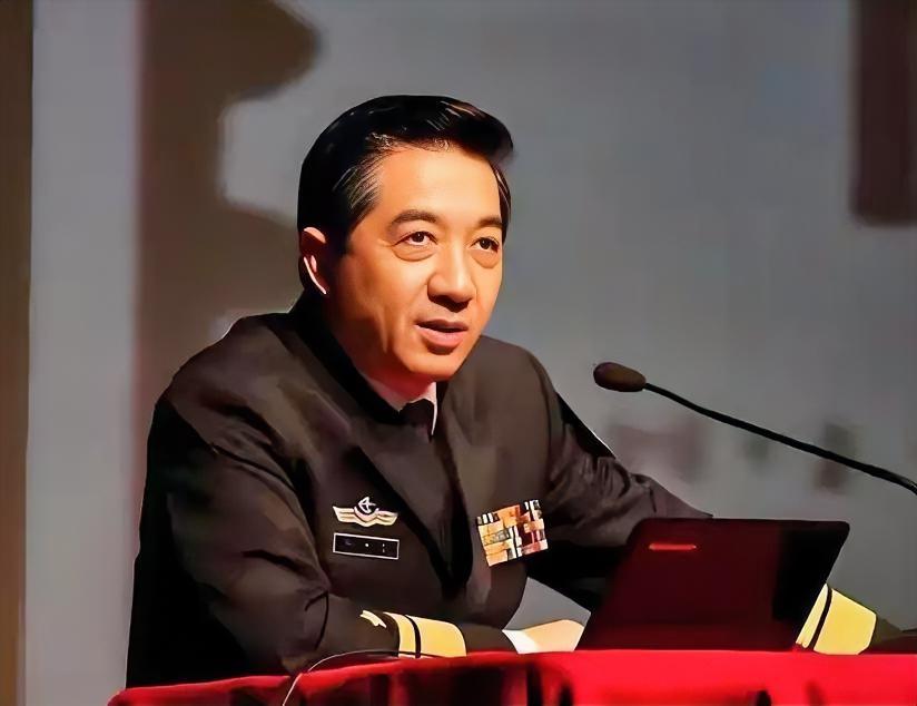 张召忠曾在上个世纪80年代提出在南海建设“浮岛航母”构想，后来不了了之；如今日菲