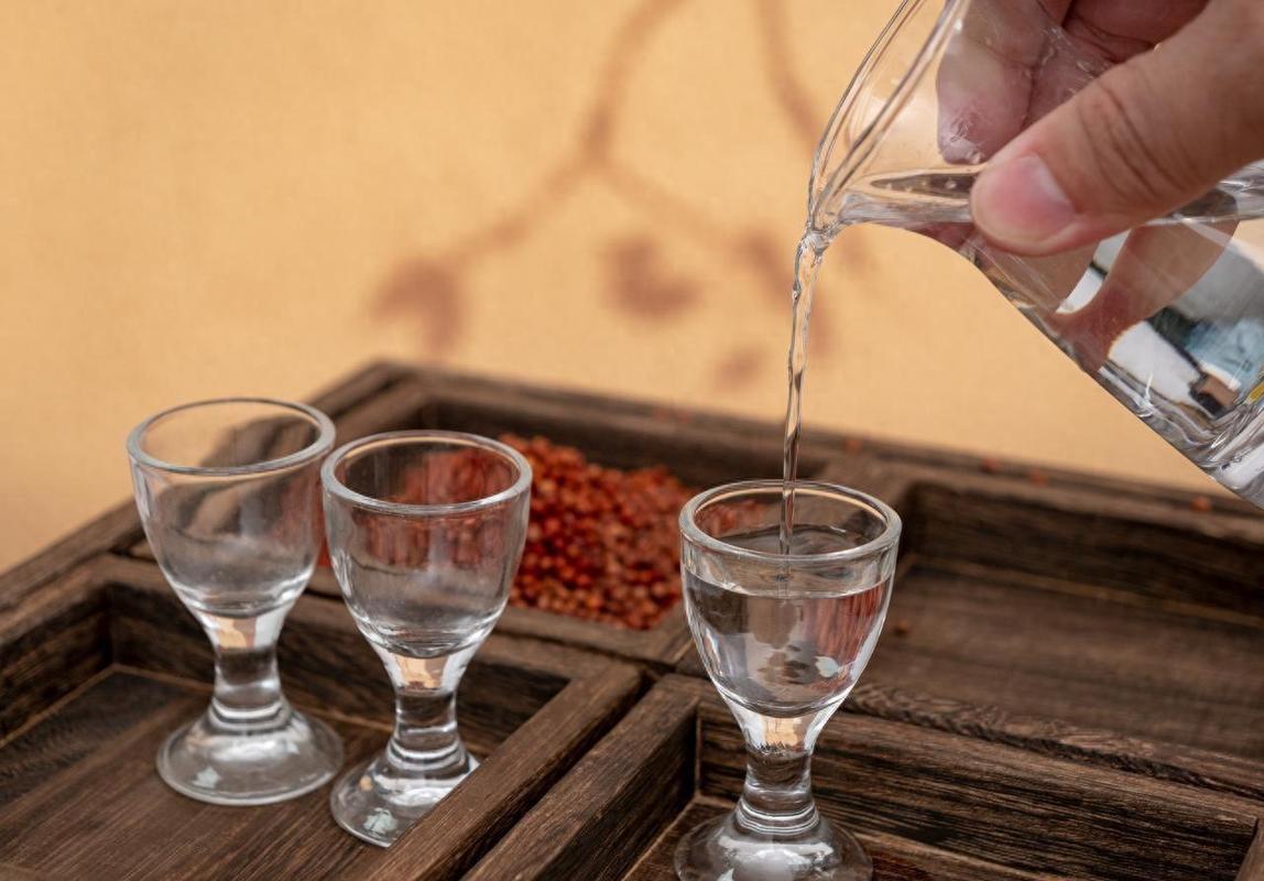 马上停用3种烈性白酒，它是肝硬化加速器！再醇也别喝肝硬化发展到中期之后基本是