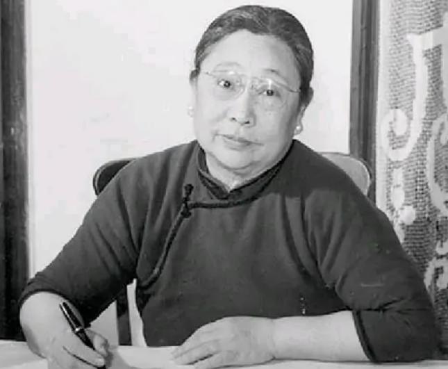 民国副总统黎元洪借宿在部下家中，睡梦中隐约觉得有些不对劲，他的裤子湿了一片。他急