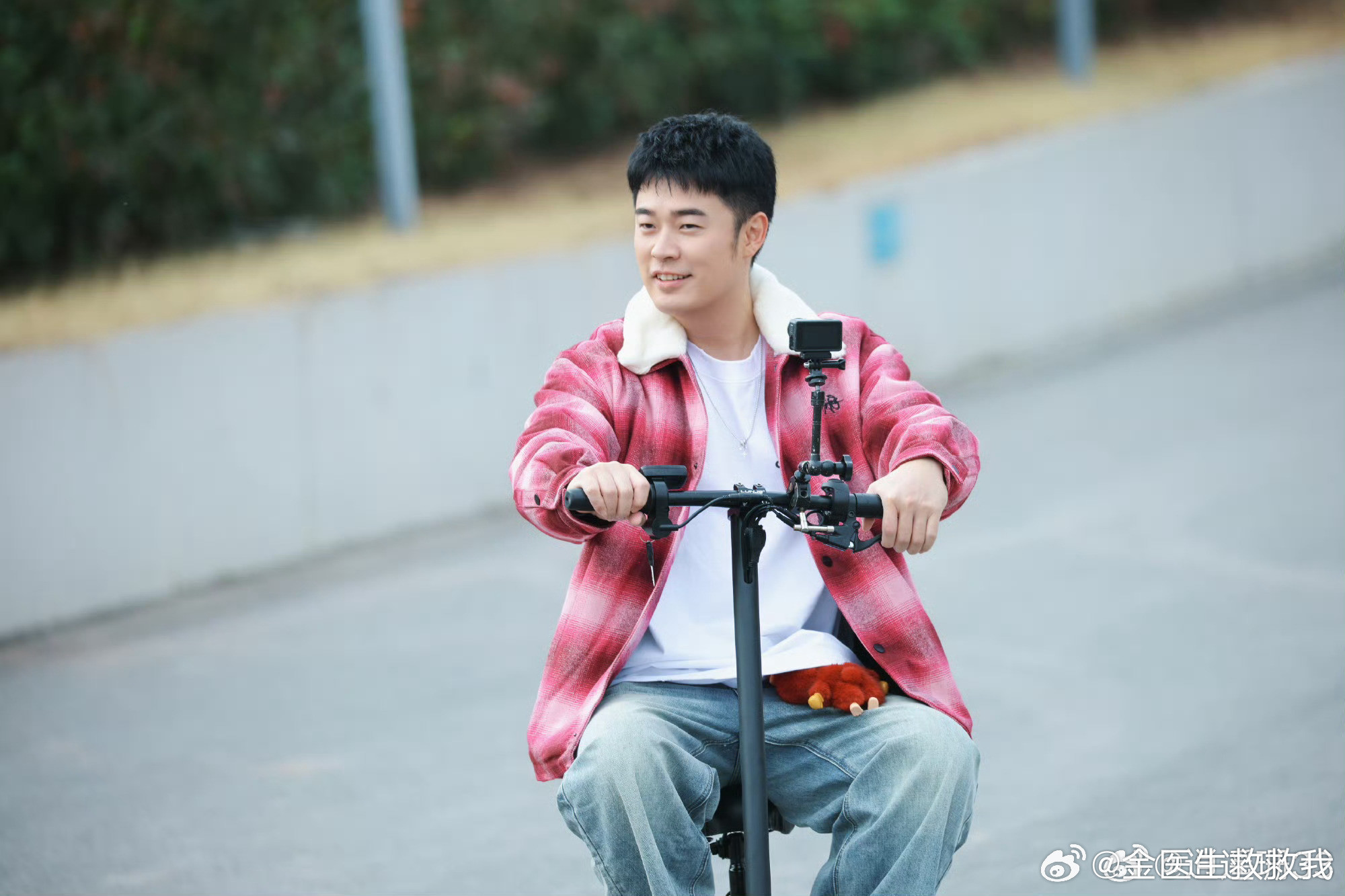 真的被惊喜到！心心念念的五哈还没来，邓超和陈赫先在演艺综艺合体，一起带着新人成长