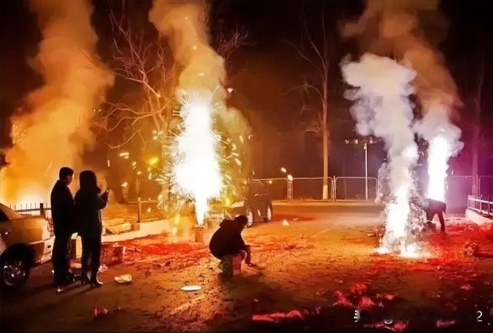 大年三十的晚上，黄山市屯溪区集中，在城郊的某个地方，允许市民们燃放烟花爆竹，却惹